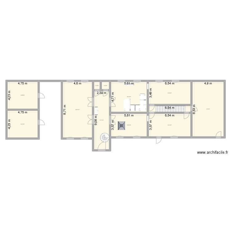 Maison rognée. Plan de 29 pièces et 574 m2