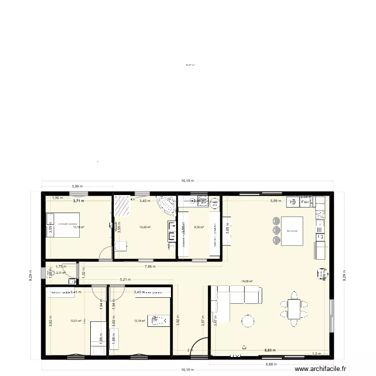 MAISON. Plan de 7  et 136 m²