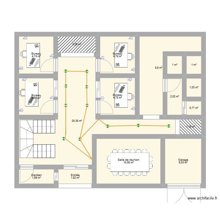 plan bureau. Plan de 17 pièces et 83 m2