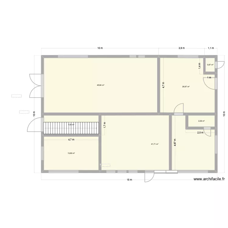 Espaces verts complets. Plan de 9 pièces et 270 m²