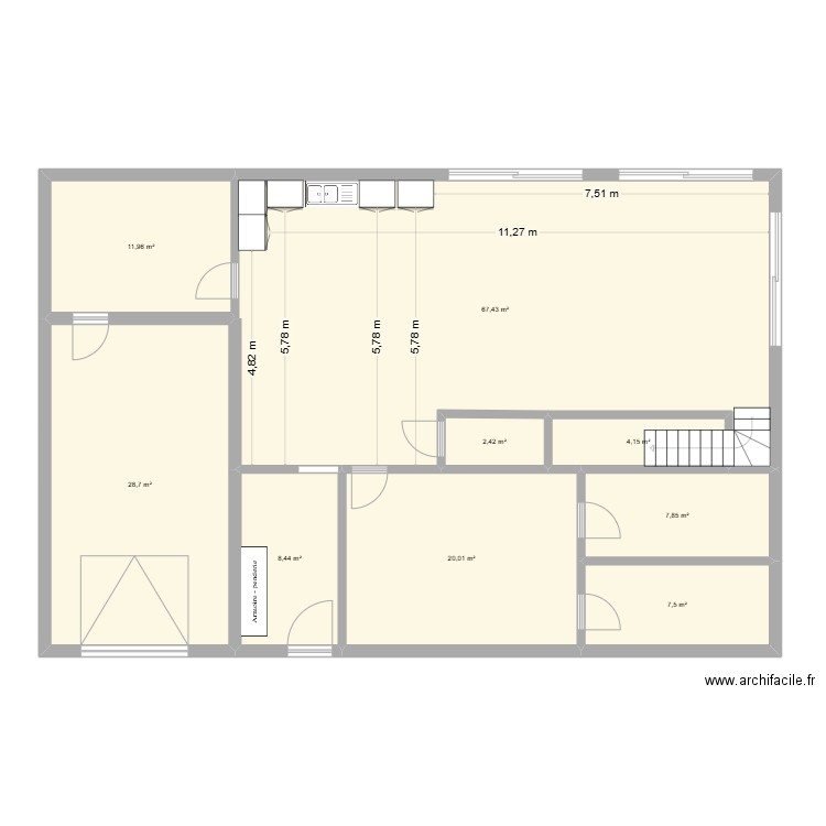 construction. Plan de 9 pièces et 158 m2