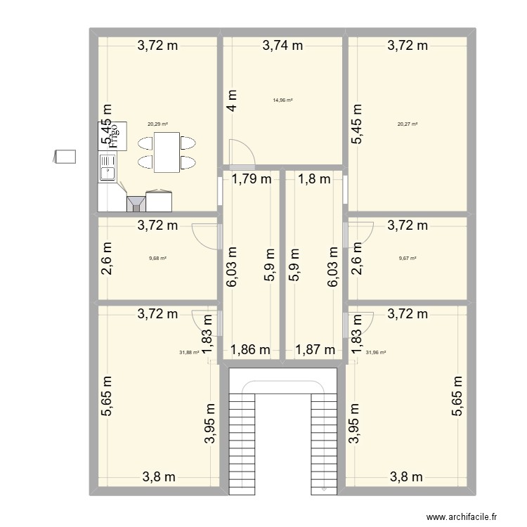 hommme. Plan de 7 pièces et 139 m2