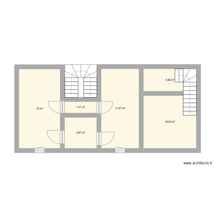 1 etage. Plan de 6 pièces et 43 m2