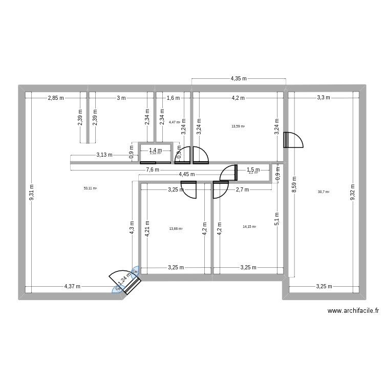 Maison. Plan de 8 pièces et 132 m2