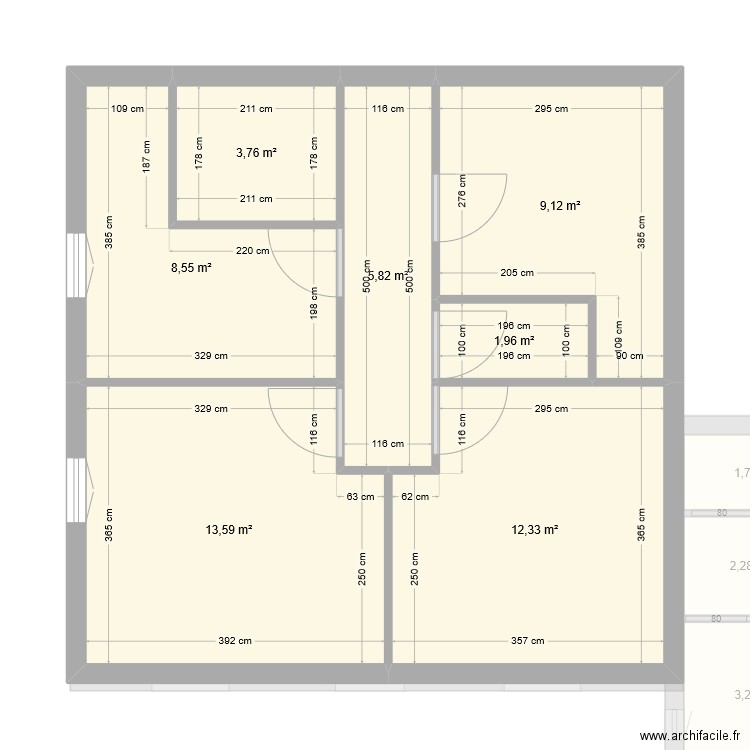 Petite Maison plans Mêtrés . Plan de 14 pièces et 121 m2