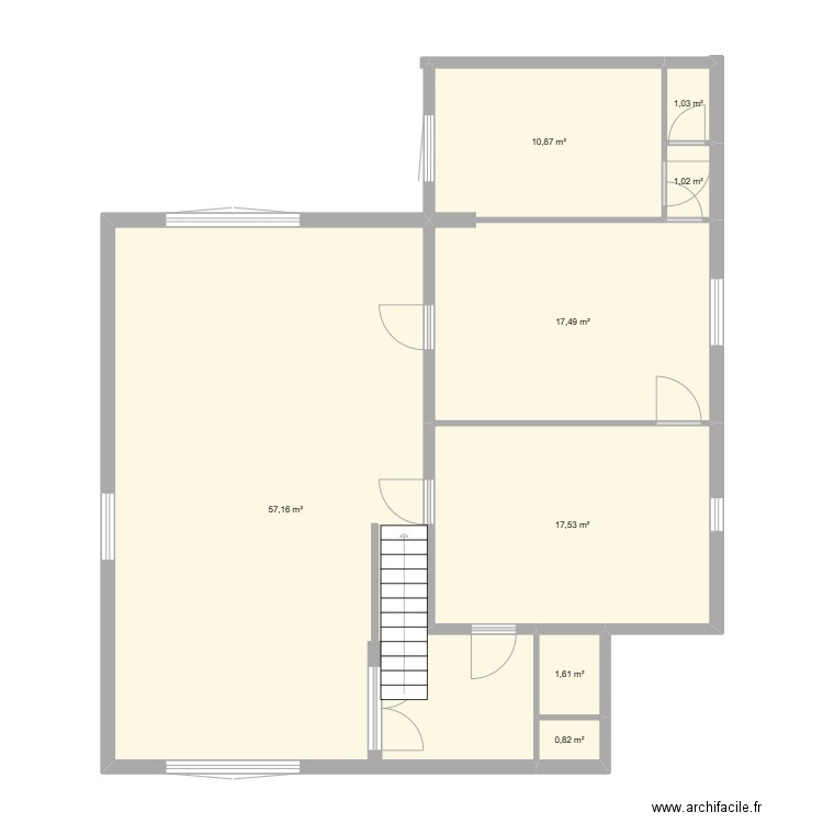 1ER. Plan de 8 pièces et 108 m2
