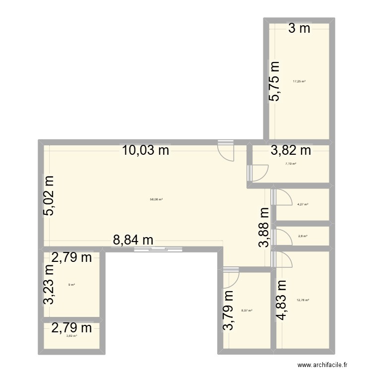 Maison en U. Plan de 9 pièces et 122 m2