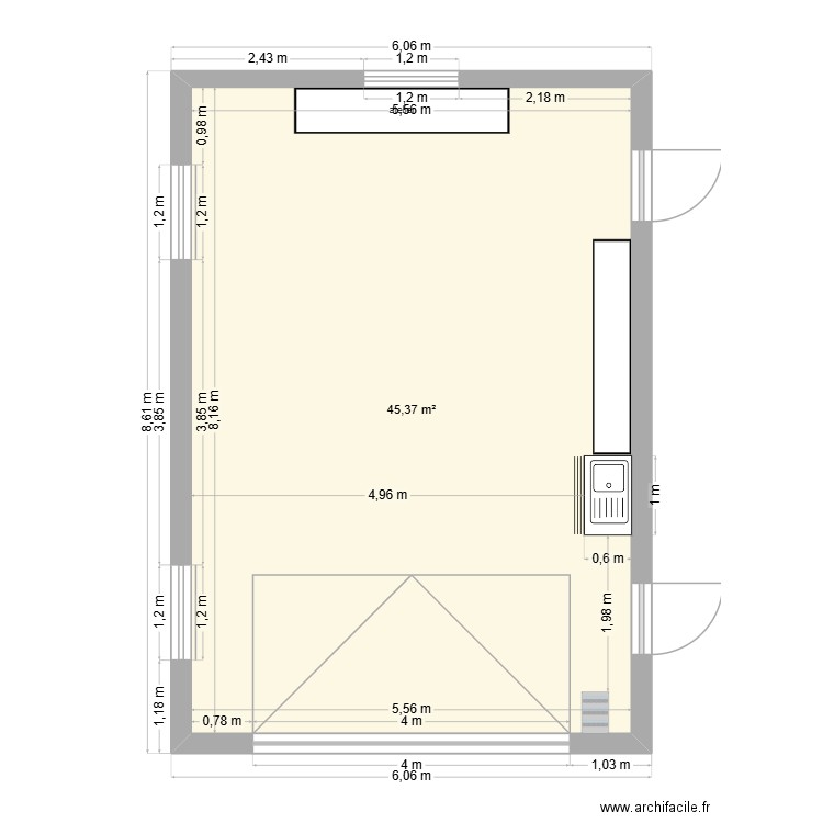 Garage avec materiel. Plan de 1 pièce et 45 m2