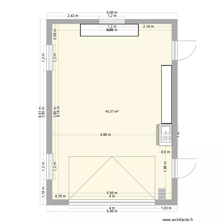 Garage avec materiel. Plan de 1 pièce et 45 m²