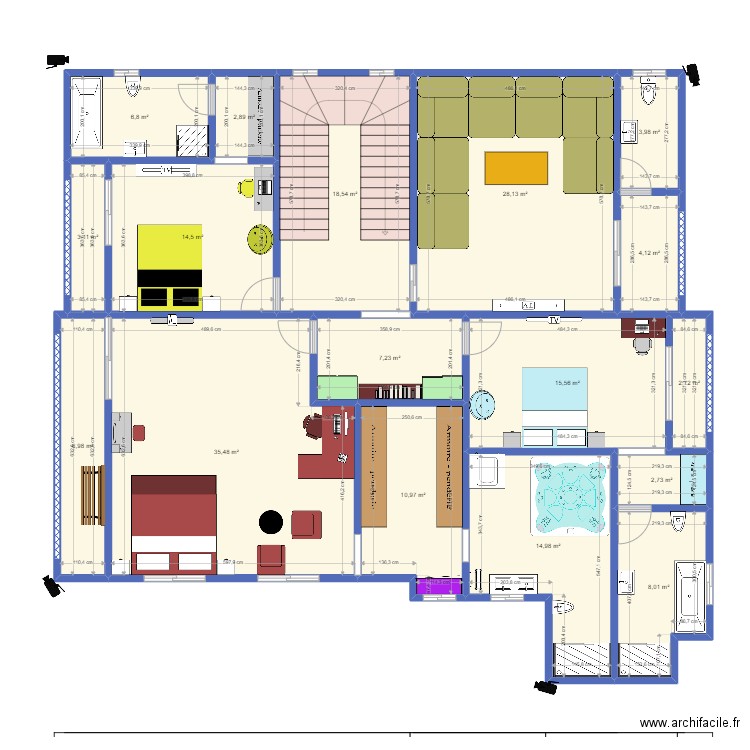 En haut. Plan de 17 pièces et 187 m2