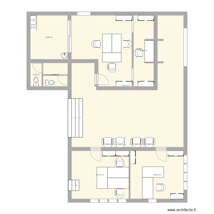 entree-MAIRIE-22092022. Plan de 7 pièces et 122 m2