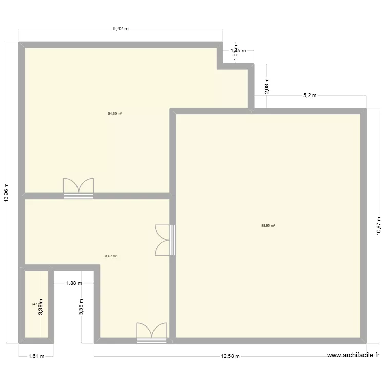 Grand sous-sol. Plan de 4  et 178 m²