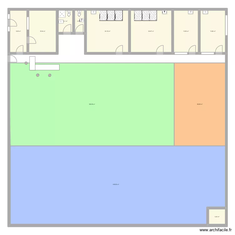 Salle. Plan de 13 pièces et 563 m²