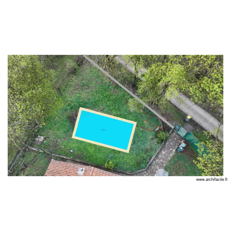 DRONE PROCHE. Plan de 