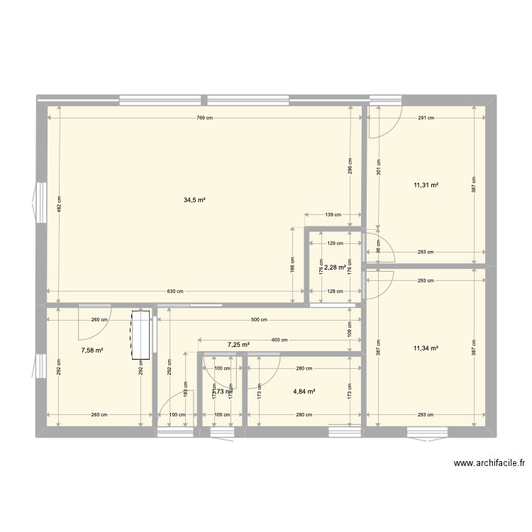 nouveau plan. Plan de 8 pièces et 81 m2