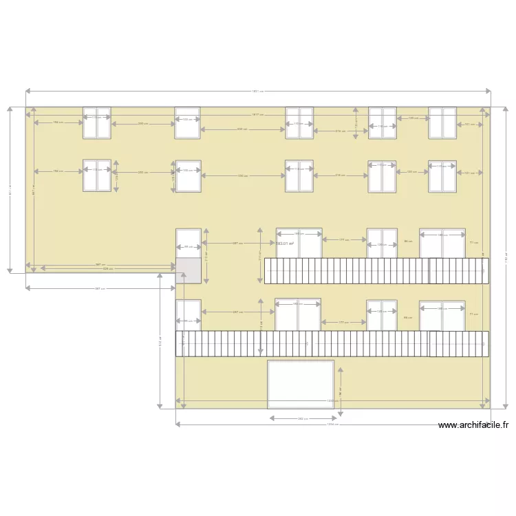 Facde cour V8 align&eacute; 4eme et 3eme etage sur 2eme. Plan de 