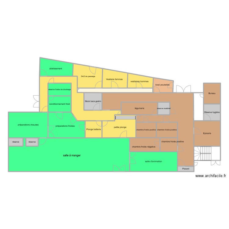 Cuisine centrale. Plan de 31 pièces et 257 m2