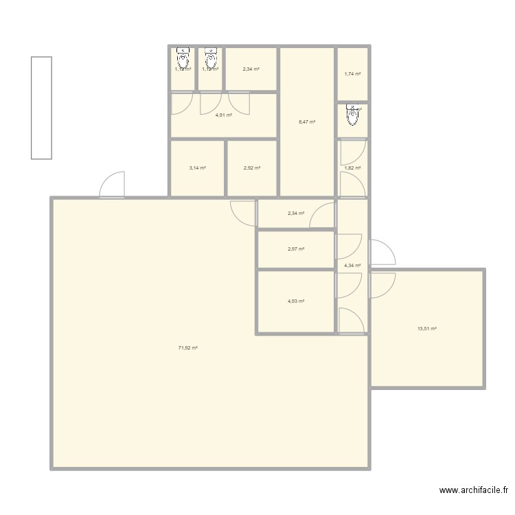 accueil est . Plan de 16 pièces et 129 m2