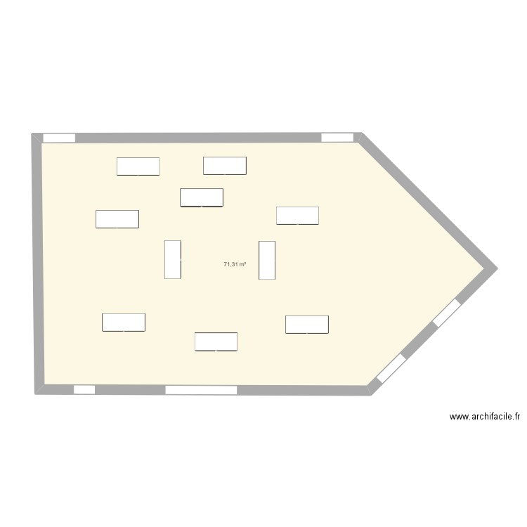 table classe de technologie mma. Plan de 1 pièce et 71 m2