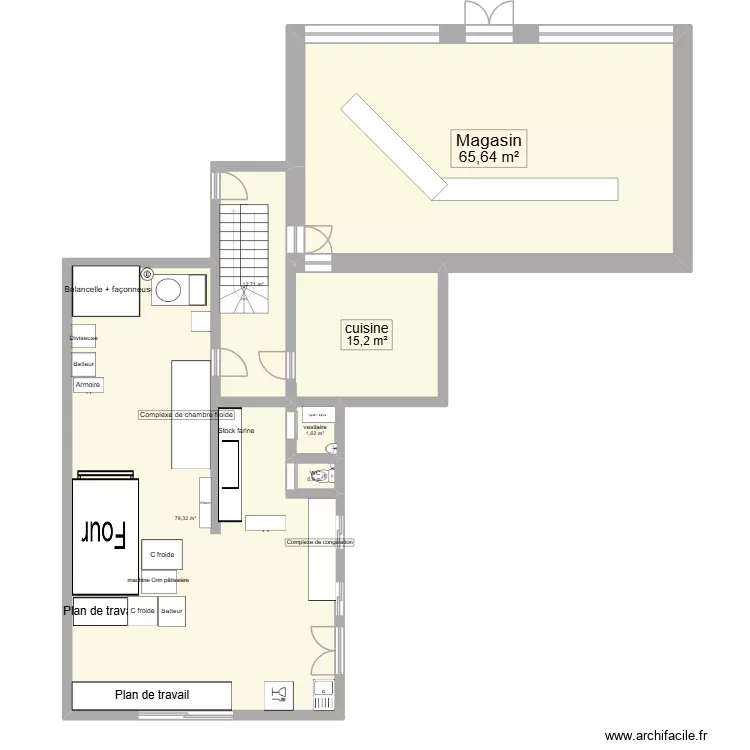 Labo fourn&eacute;e du chapeau rouge. Plan de 6  et 175 m²