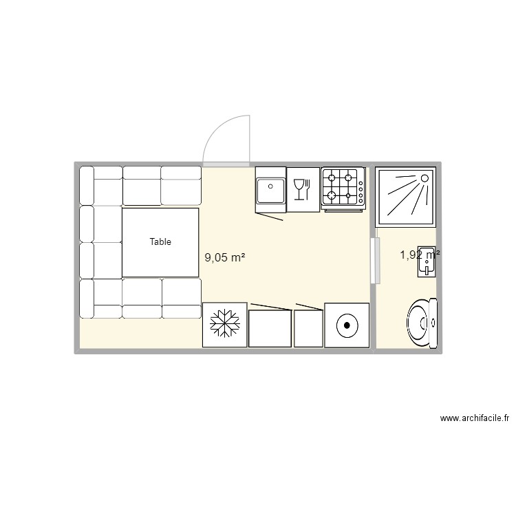 Cellule avec SDB arrière. Plan de 2 pièces et 11 m2