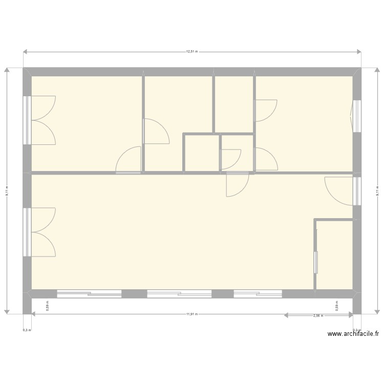base 3 vide. Plan de 8 pièces et 92 m2