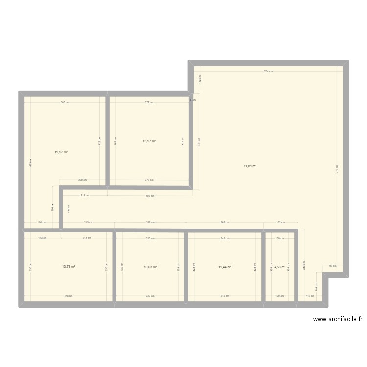 attique. Plan de 7 pièces et 148 m2