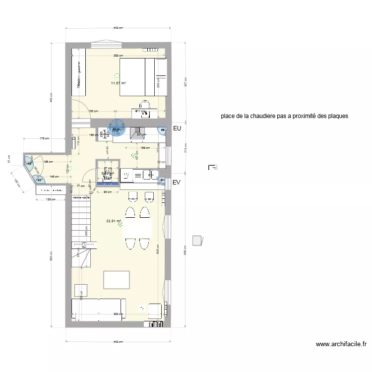 93310 premier wc escalier face porte entree. Plan de 