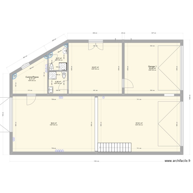 La pause avant travaux. Plan de 9 pièces et 208 m2