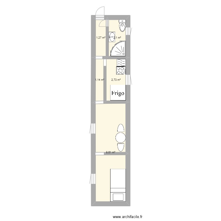 batiment. Plan de 5 pièces et 17 m2