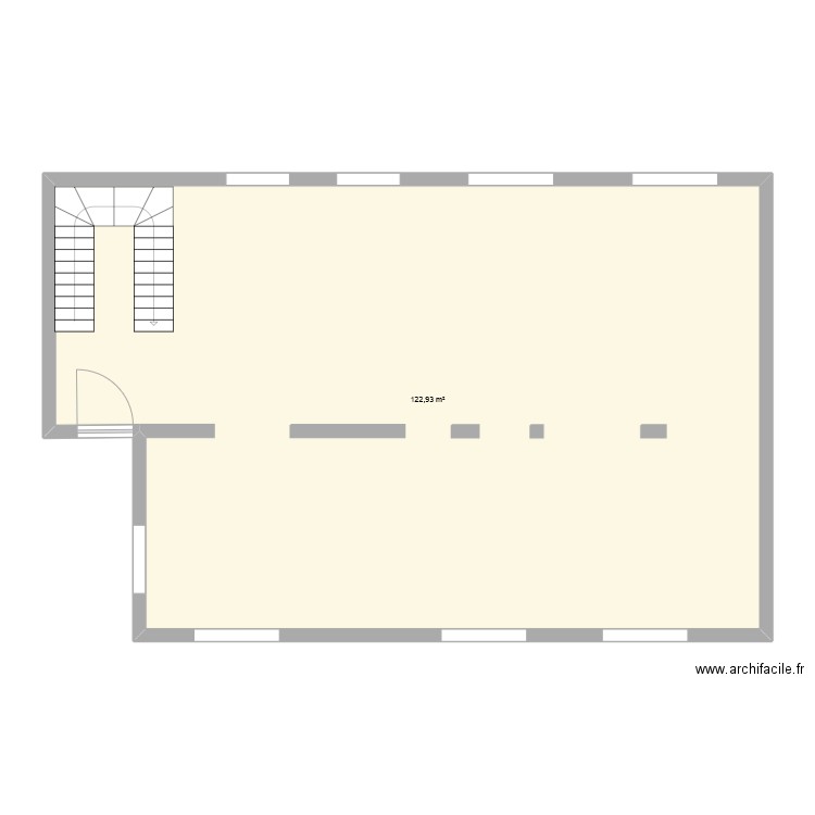 RDC. Plan de 1 pièce et 123 m2