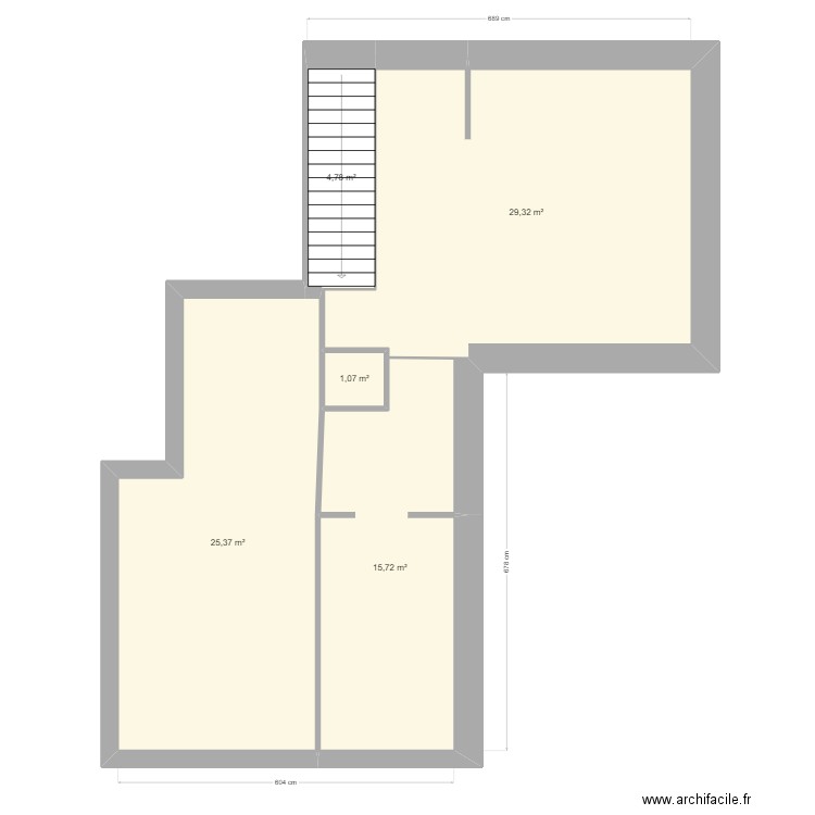 bussy. Plan de 8 pièces et 122 m2