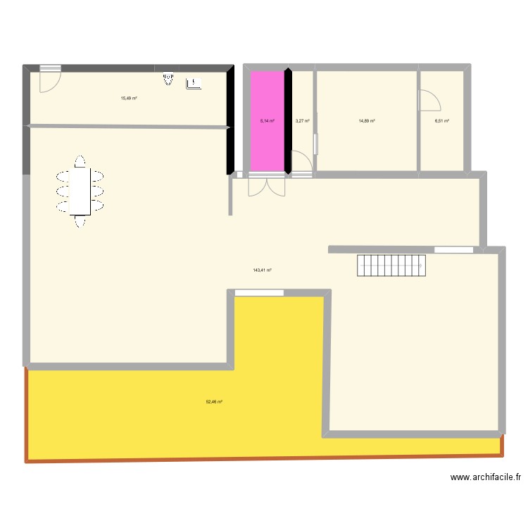 Plaideur V1 escalier déplacé. Plan de 7 pièces et 241 m2