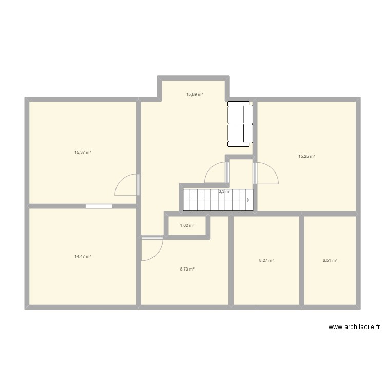 etage. Plan de 9 pièces et 89 m2