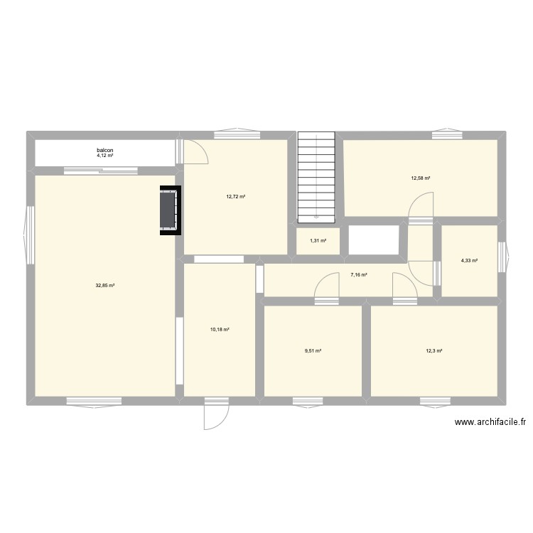 Maison. Plan de 10 pièces et 107 m2