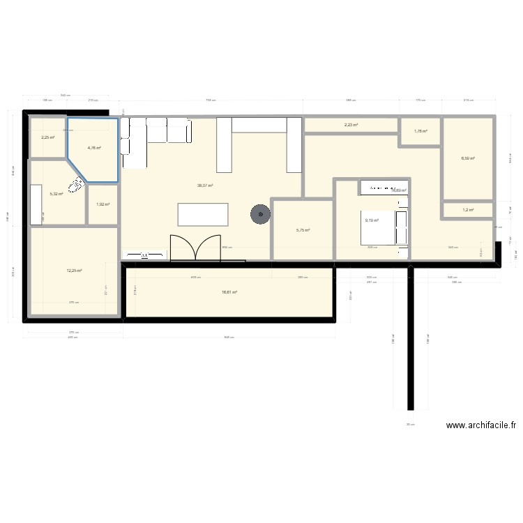 les angles. Plan de 14 pièces et 125 m2