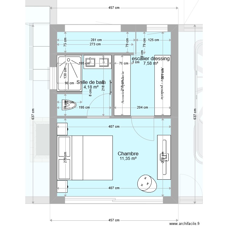 Escalier droit meublé. Plan de 13 pièces et 149 m2