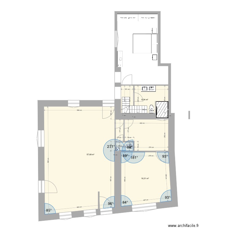 Salle de bain modifier escalier. Plan de 3 pièces et 82 m2