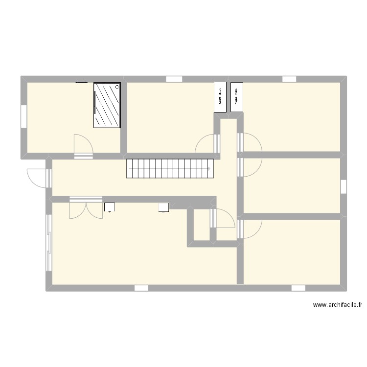 haut. Plan de 7 pièces et 97 m2