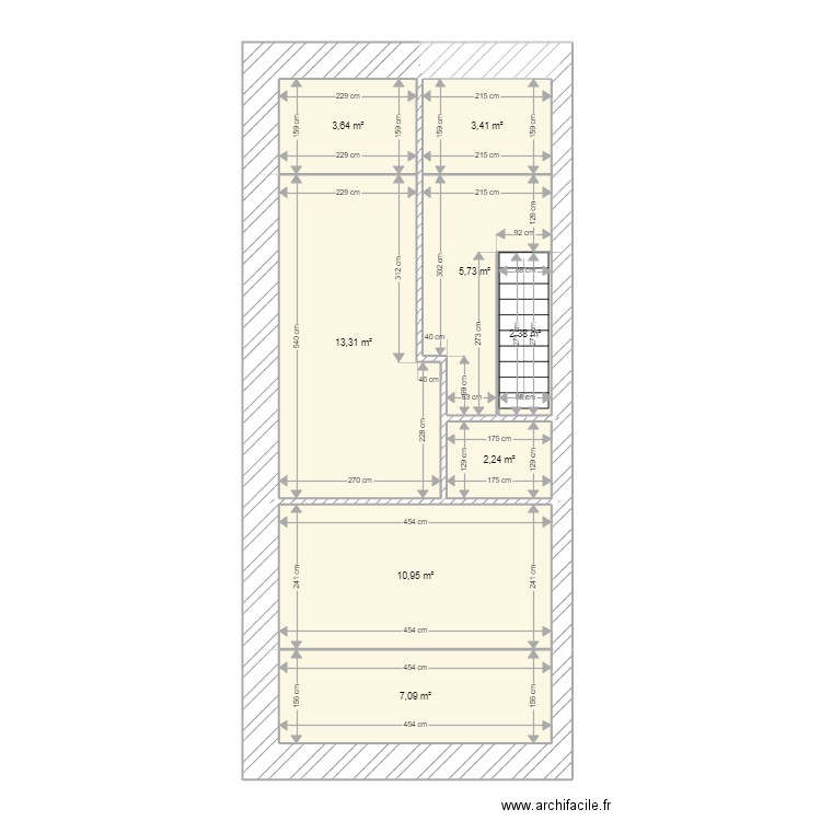 Fier upstairs. Plan de 8 pièces et 49 m2