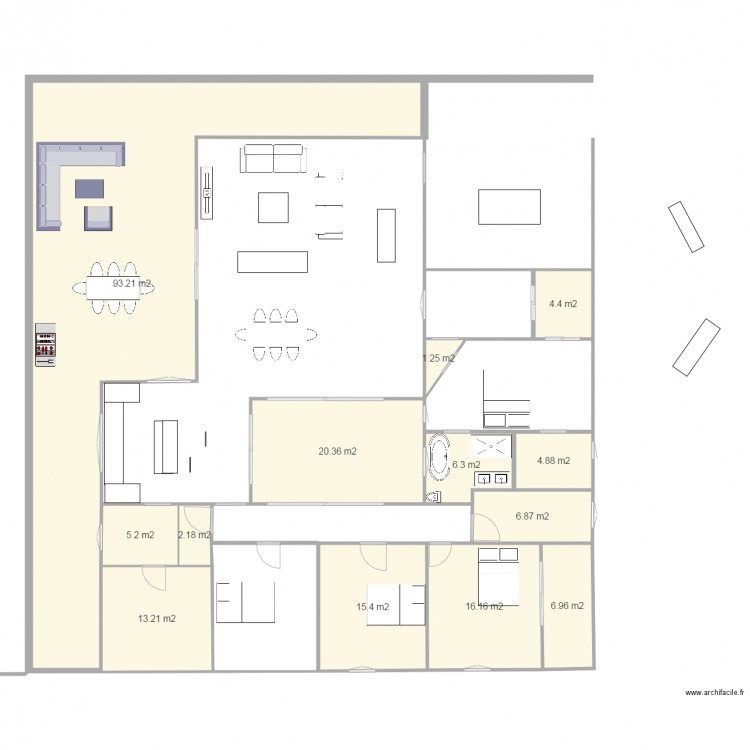 carré avec patio. Plan de 0 pièce et 0 m2
