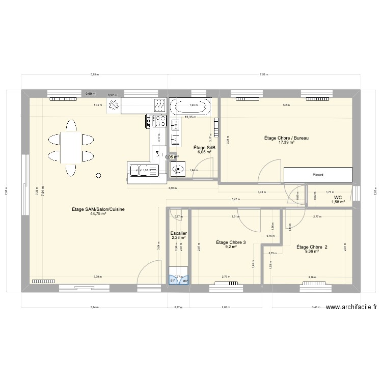 Etage V421 avec Cuisine aménagée avec poteau. Plan de 15 pièces et 205 m2
