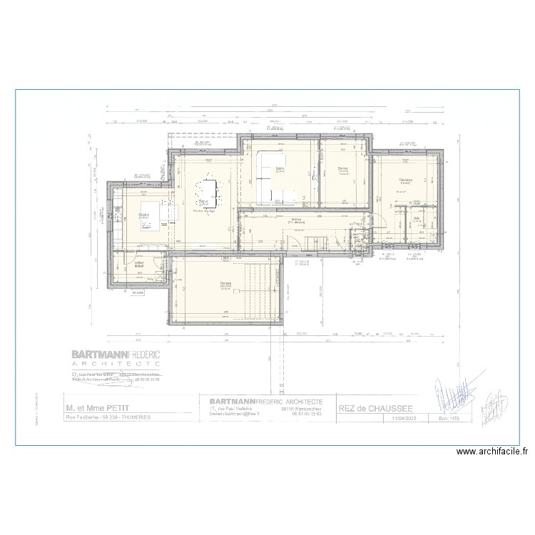 RDC final. Plan de 10 pièces et 159 m2