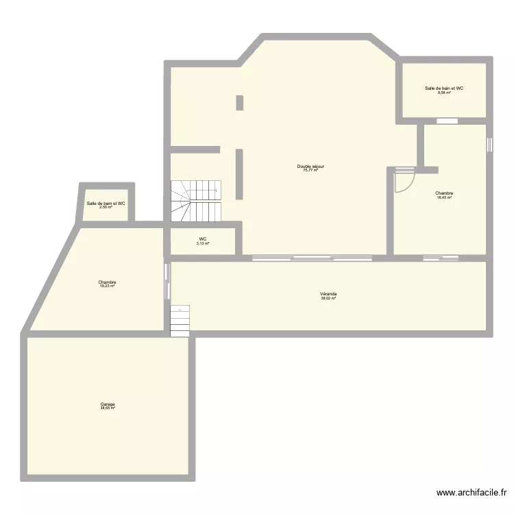 RDC. Plan de 8  et 204 m²