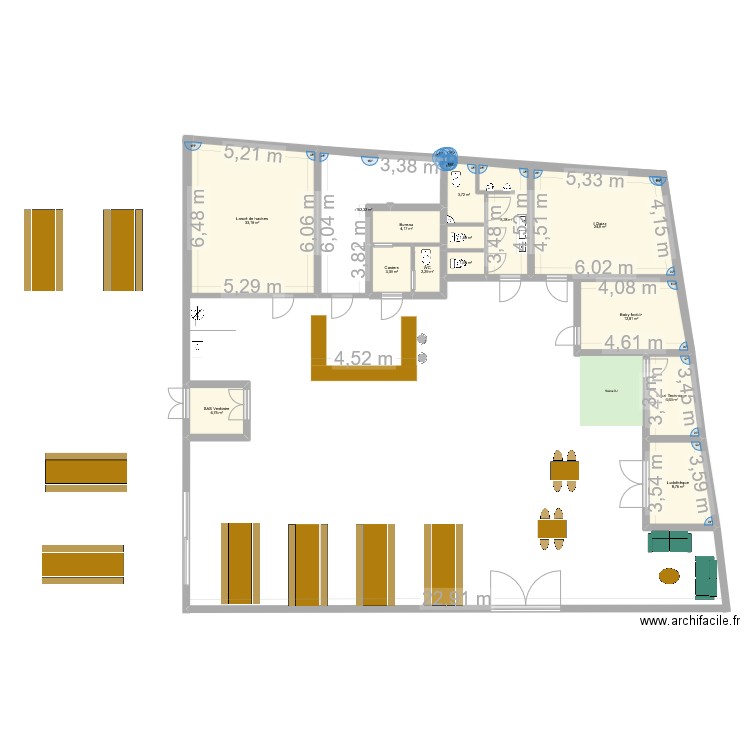 bar ambiance av auto. Plan de 14 pièces et 134 m2