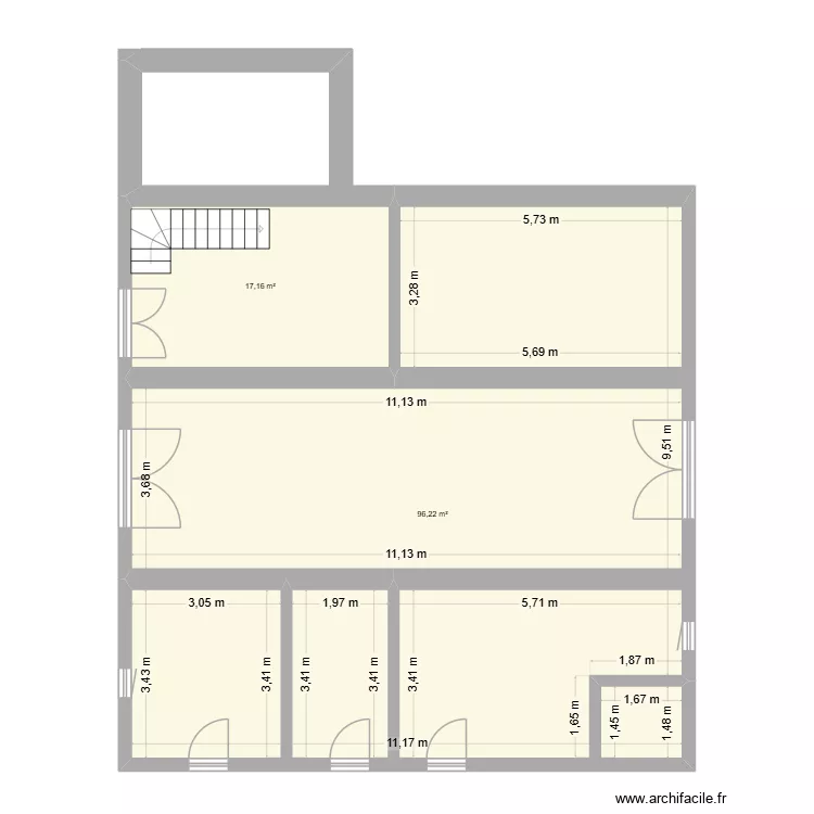etable. Plan de 2 pièces et 113 m²