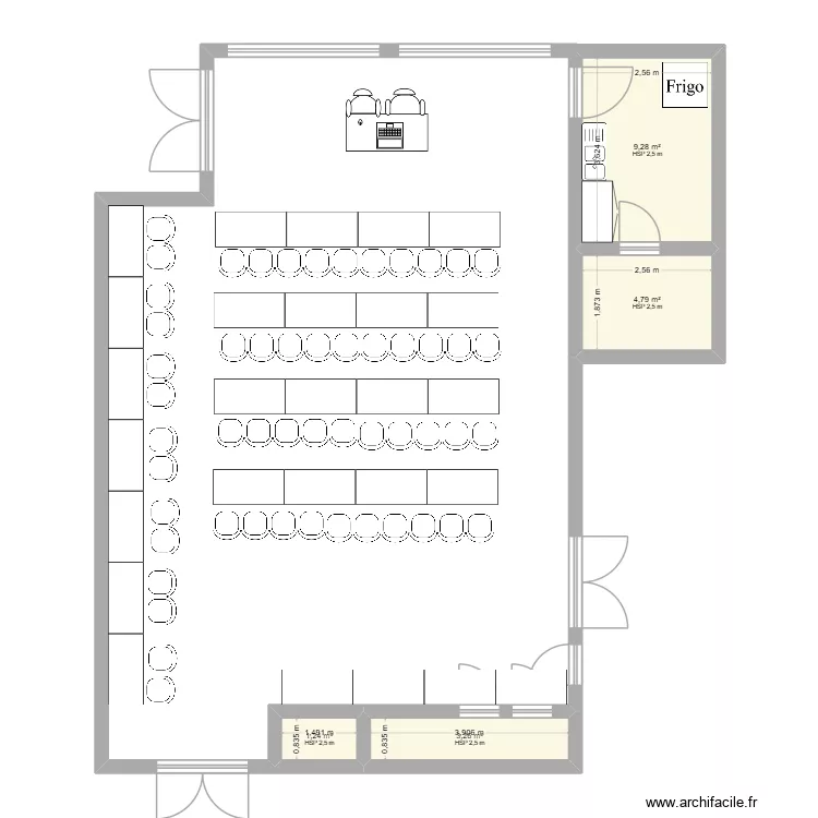Ory 50 chaises avec buffet et tables. Plan de 4  et 19 m²
