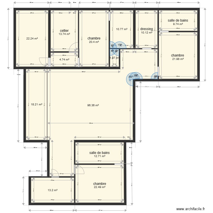 3 pans de toiture. Plan de 0 pièce et 0 m2