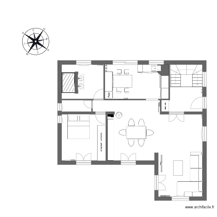 RDC Meublé. Plan de 7 pièces et 94 m2