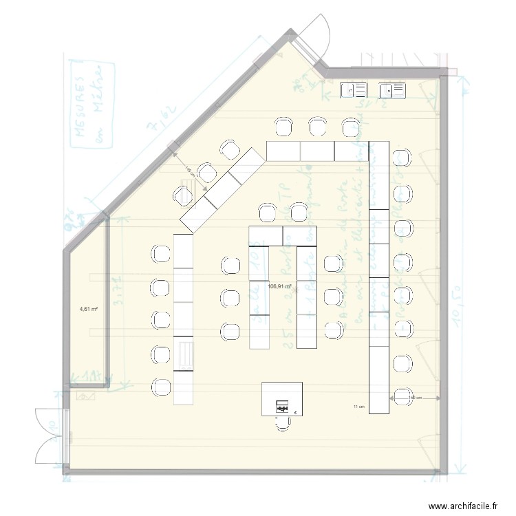 DOM FAC SALLE 108  28 POSTES. Plan de 2 pièces et 112 m2